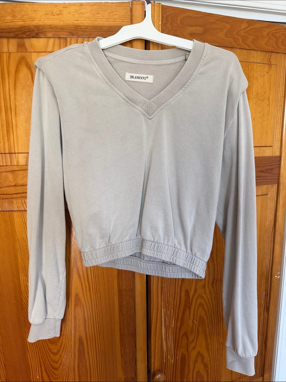 Blank NYC V-Neck Cropped Pullover in Light Gray